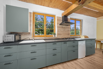 hlavní místnost s kuchyní - Prodej chaty / chalupy 116 m², Horní Dvořiště