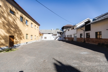 Prodej obchodních prostor 700 m², Zbiroh