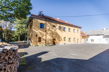 Prodej obchodních prostor 700 m², Zbiroh