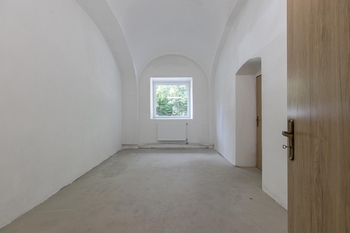 Prodej obchodních prostor 700 m², Zbiroh