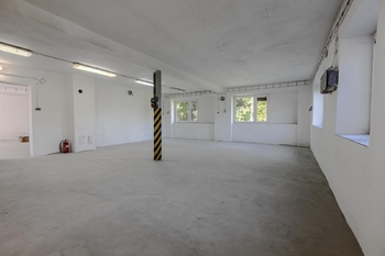 Prodej obchodních prostor 700 m², Zbiroh