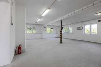 Prodej obchodních prostor 700 m², Zbiroh