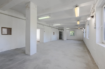 Prodej obchodních prostor 700 m², Zbiroh