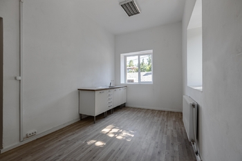 Prodej obchodních prostor 700 m², Zbiroh