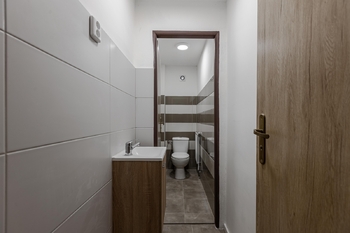 Prodej obchodních prostor 700 m², Zbiroh