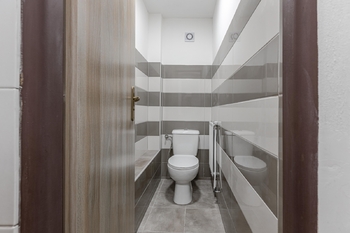 Prodej obchodních prostor 700 m², Zbiroh