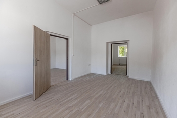 Prodej obchodních prostor 700 m², Zbiroh