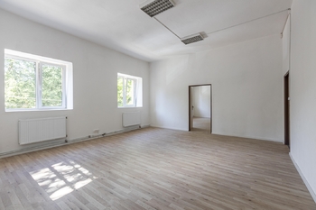 Prodej obchodních prostor 700 m², Zbiroh