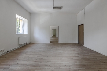 Prodej obchodních prostor 700 m², Zbiroh