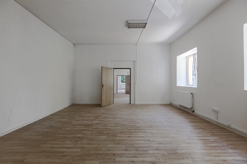 Prodej obchodních prostor 700 m², Zbiroh