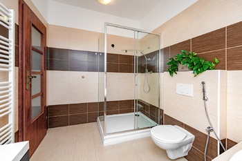 koupelna  - Prodej domu 128 m², Stehelčeves