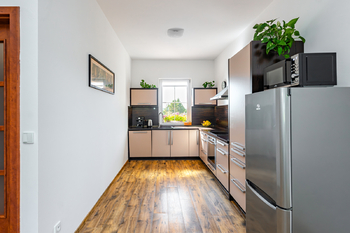 kuchyň - Prodej domu 128 m², Stehelčeves