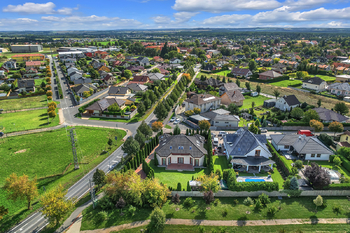 Prodej domu 285 m², Šestajovice