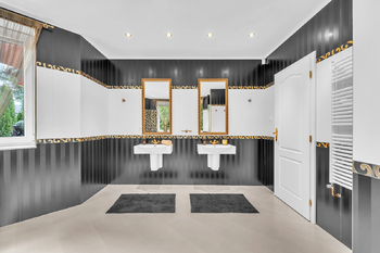 Prodej domu 285 m², Šestajovice