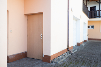 Dveře do sklepa - Prodej bytu 4+kk v osobním vlastnictví 110 m², Nový Vestec