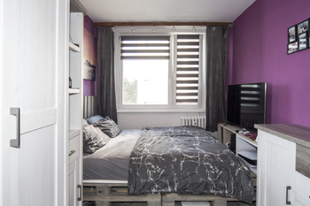 ložnice - Prodej bytu 3+1 v osobním vlastnictví 62 m², Praha 9 - Kyje