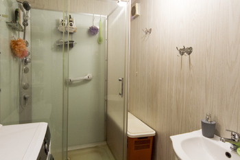 koupelna - Prodej bytu 3+1 v osobním vlastnictví 62 m², Praha 9 - Kyje