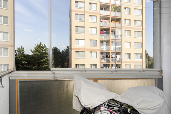 lodžie - Prodej bytu 3+1 v osobním vlastnictví 62 m², Praha 9 - Kyje