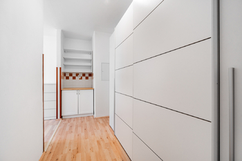 Prodej bytu 4+kk v osobním vlastnictví 77 m², Praha 4 - Michle