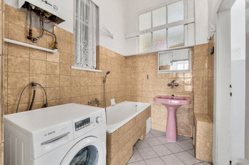 Koupelna - Prodej bytu 3+1 v osobním vlastnictví 95 m², Praha 6 - Bubeneč