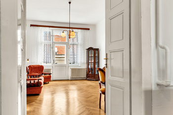 Obývací pokoj  - Prodej bytu 3+1 v osobním vlastnictví 95 m², Praha 6 - Bubeneč
