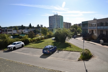 výhled z okna - Prodej bytu 2+1 v družstevním vlastnictví 72 m², Bělá pod Bezdězem