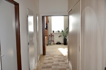 předsíň - Prodej bytu 2+1 v družstevním vlastnictví 72 m², Bělá pod Bezdězem