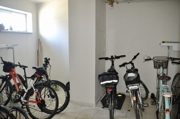 kolárna a kočárkárna - Prodej bytu 2+1 v družstevním vlastnictví 72 m², Bělá pod Bezdězem