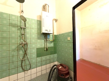 Koupelna - Prodej bytu 1+1 v osobním vlastnictví 39 m², Žatec