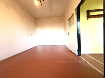 Pokoj - Prodej bytu 1+1 v osobním vlastnictví 39 m², Žatec