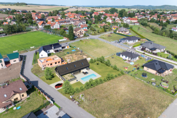 Prodej pozemku 1100 m², Malá Hraštice