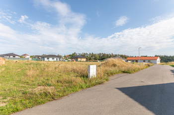 Prodej pozemku 1100 m², Malá Hraštice