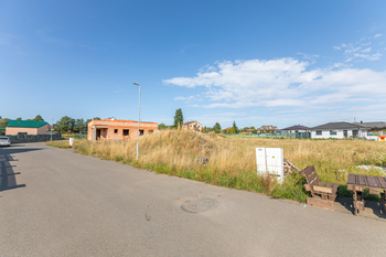 Prodej pozemku 1100 m², Malá Hraštice
