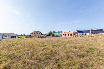 Prodej pozemku 1100 m², Malá Hraštice