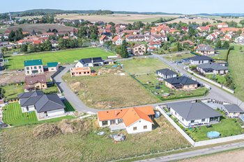 Prodej pozemku 1100 m², Malá Hraštice