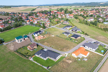 Prodej pozemku 1100 m², Malá Hraštice