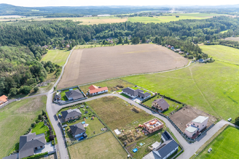 Prodej pozemku 1100 m², Malá Hraštice