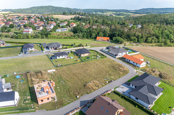 Prodej pozemku 1100 m², Malá Hraštice