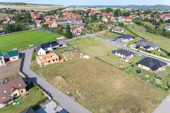 Prodej pozemku 1100 m², Malá Hraštice