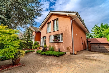 Prodej domu 199 m², Hovorčovice