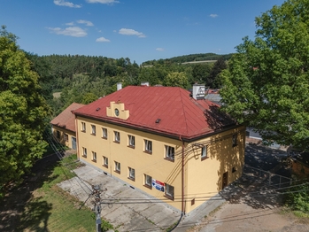 Prodej výrobních prostor 700 m², Zbiroh
