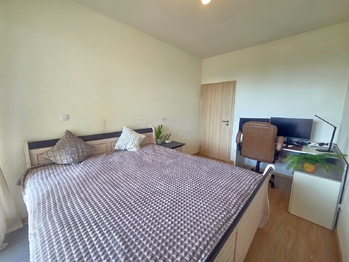 ložnice - Prodej bytu 3+kk v osobním vlastnictví 94 m², České Budějovice