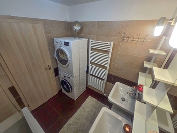 koupelna - Prodej bytu 3+kk v osobním vlastnictví 94 m², České Budějovice