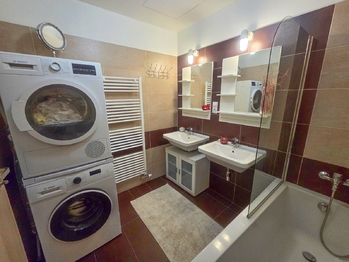 koupelna - Prodej bytu 3+kk v osobním vlastnictví 94 m², České Budějovice