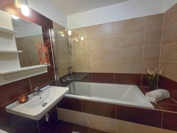 koupelna - Prodej bytu 3+kk v osobním vlastnictví 94 m², České Budějovice