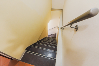 SCHODY DO 1. PATRA - Pronájem obchodních prostor 350 m², Praha 1 - Staré Město