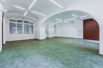 PŘÍZEMÍ HALA - Pronájem obchodních prostor 350 m², Praha 1 - Staré Město