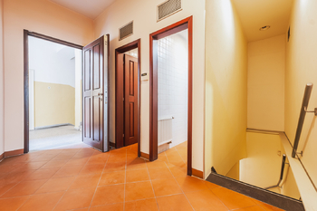 SPOJUJÍCÍ CHODBA 1. PATRO - Pronájem obchodních prostor 350 m², Praha 1 - Staré Město