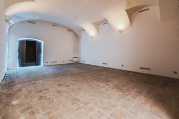 SUTERÉN - SKLEPNÍ PROSTORY - Pronájem obchodních prostor 350 m², Praha 1 - Staré Město