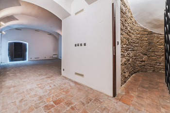 SUTERÉN - SKLEPNÍ PROSTORY - Pronájem obchodních prostor 350 m², Praha 1 - Staré Město